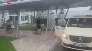 冷清回归！德国队世界杯爆冷出局，雨中抵达慕尼黑