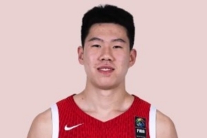 张子一宜培养为后卫，需培养高大且体重适中的前锋