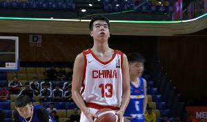 三分稳健！张懿赵杰21投7中，三分球7中1，合计得21分9篮板3助攻2抢断1盖帽