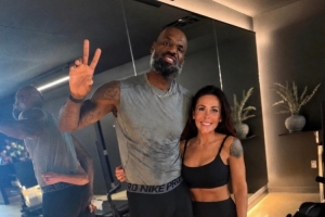 老将仍奋发！阿克伦健身教练分享詹姆斯凌晨5点便开始普拉提训练